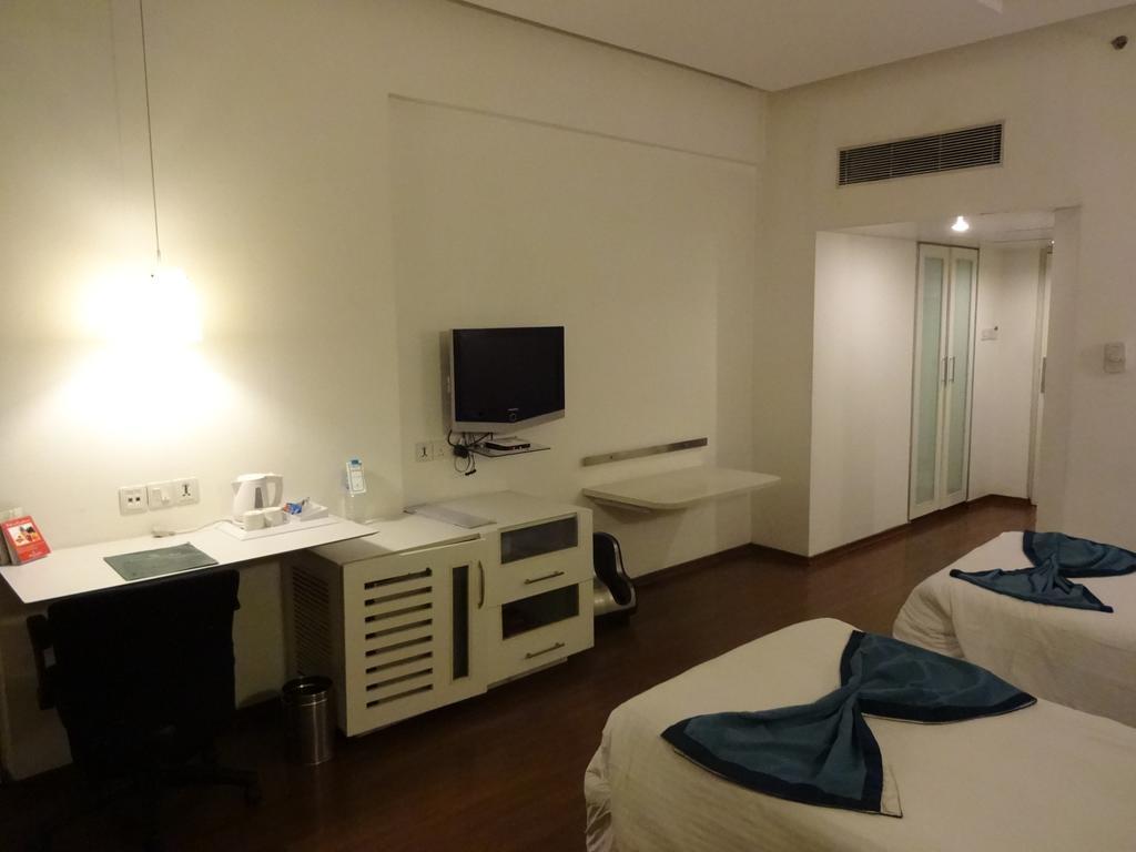 โฮเทลเดอะ เซ็นทรัล คอร์ท Hotel ไฮเดอราบัด ภายนอก รูปภาพ